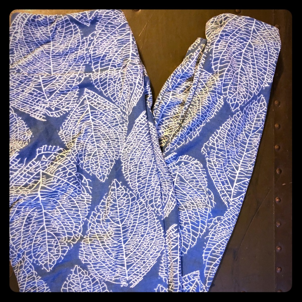 Lularoe one size leggings. Blue feathers.